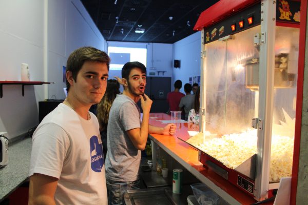 [Stranger Tics] Escola de Youtubers