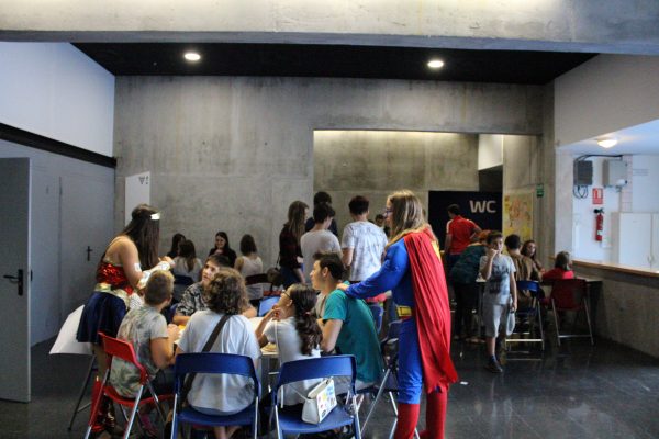 [Stranger Tics] Escola de Youtubers